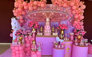 Decoração de Festa Infantil Para Menina no Tema Carrossel Encantado