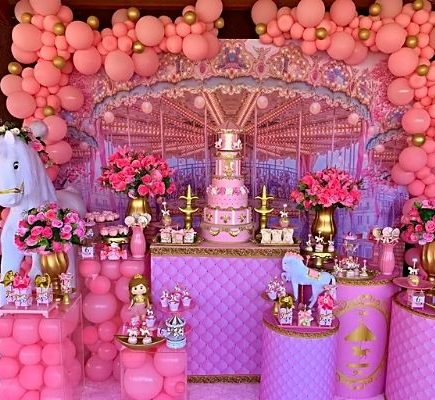 Decoração de Festa Infantil Para Menina no Tema Carrossel Encantado